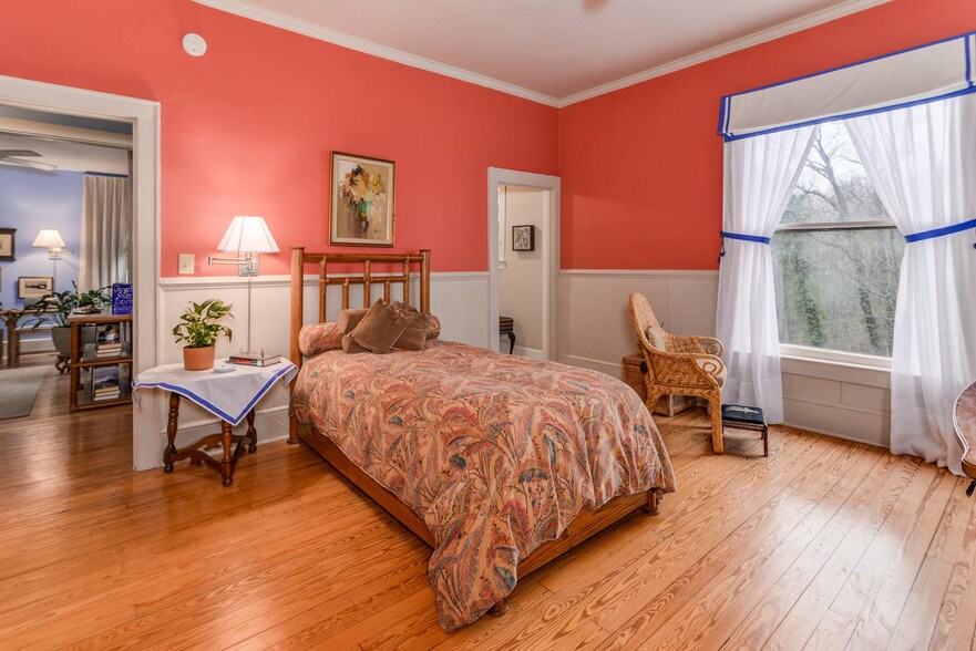 More Photos Of 145 Melrose Ave, Tryon Apartments For Sale