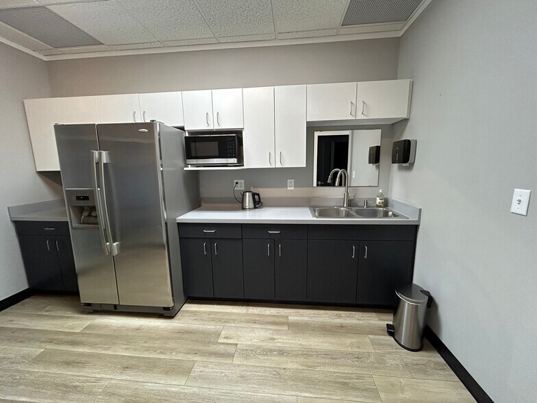 More Photos Of 6201 S 58th St, Lincoln Office For Lease