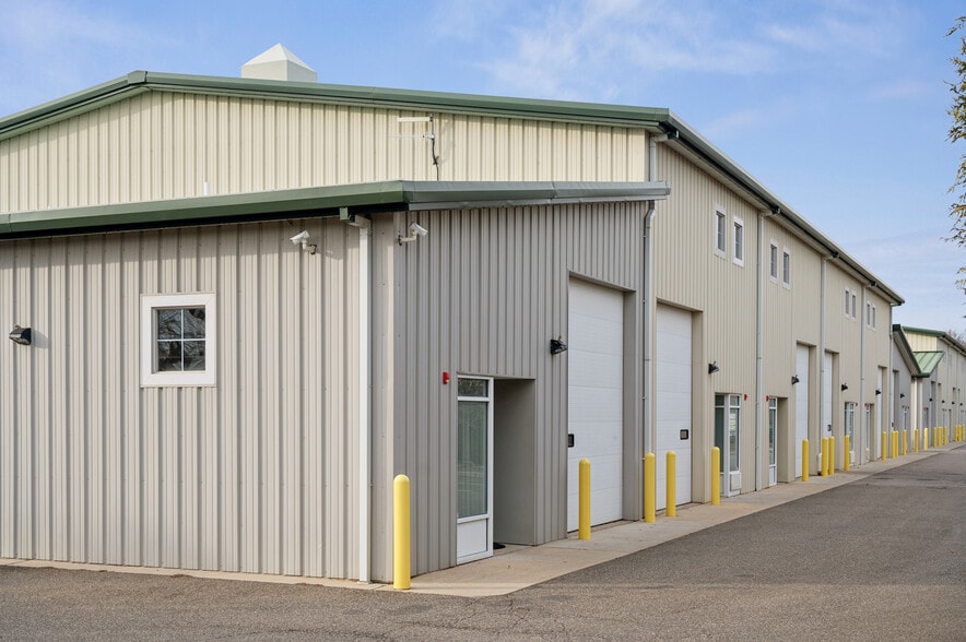 More Photos Of 1 Leecon Ct, Southampton Warehouse For Lease