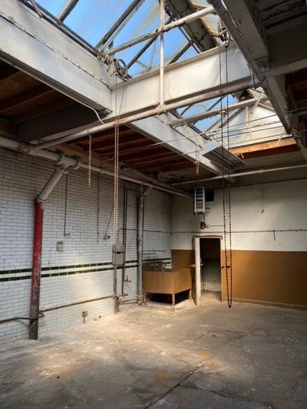 More Photos Of 5041-5047 N Western Ave, Chicago Flex For Lease