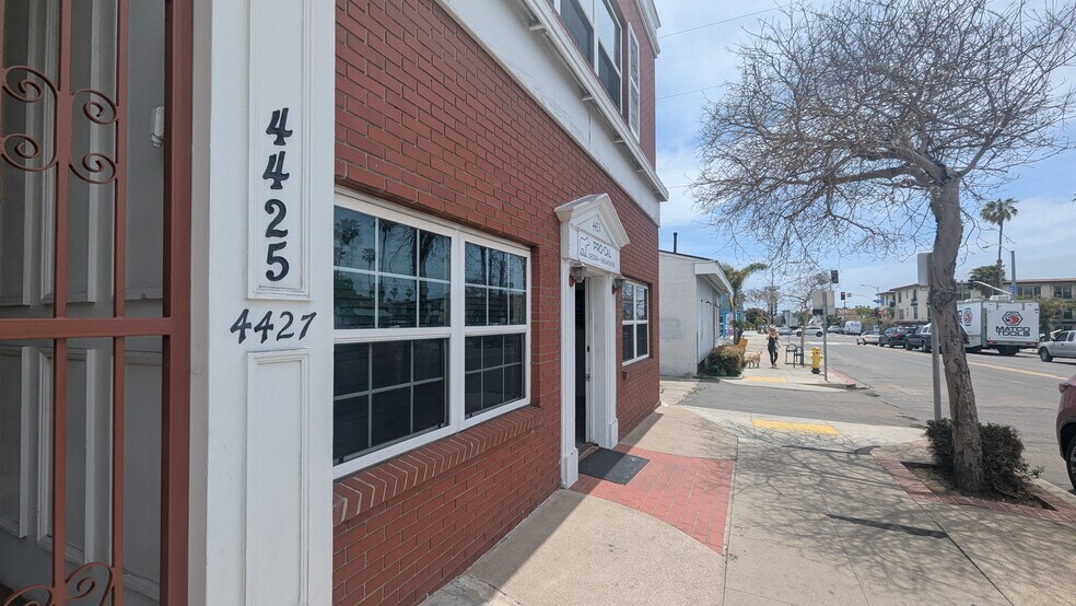 Primary Photo Of 4425 Cass St, San Diego Office For Lease