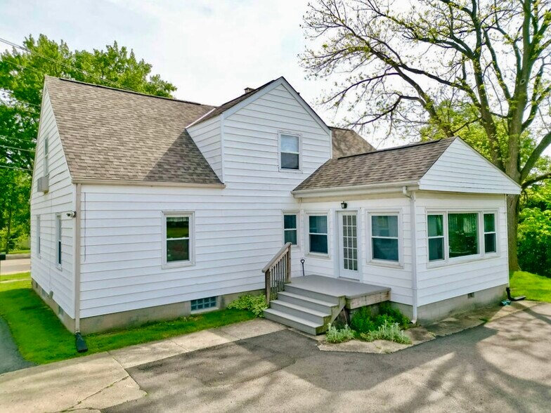 More Photos Of 719 Coshocton Ave, Mount Vernon Office For Sale
