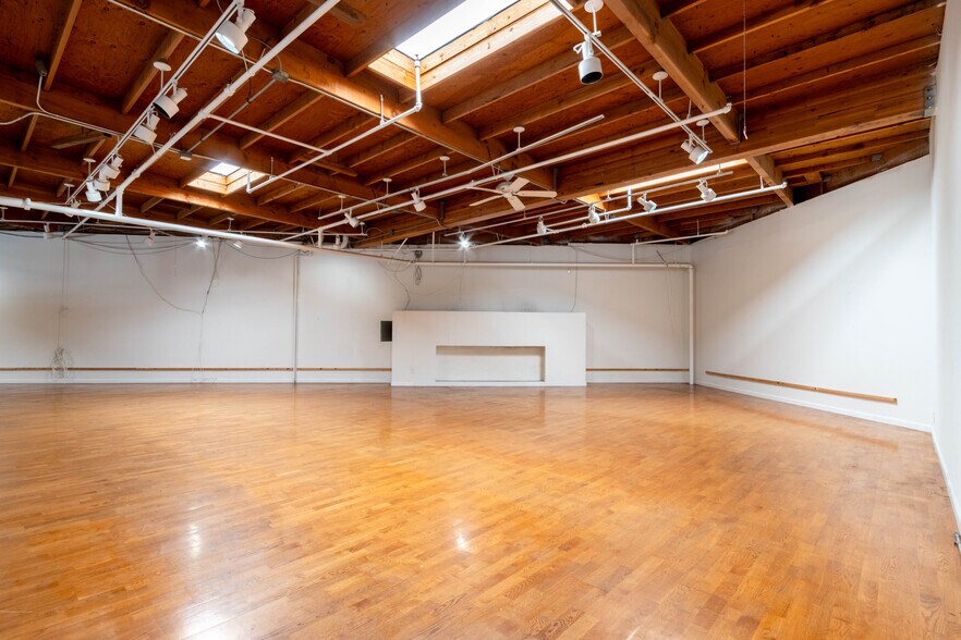 More Photos Of 590 10th St, San Francisco Showroom For Lease