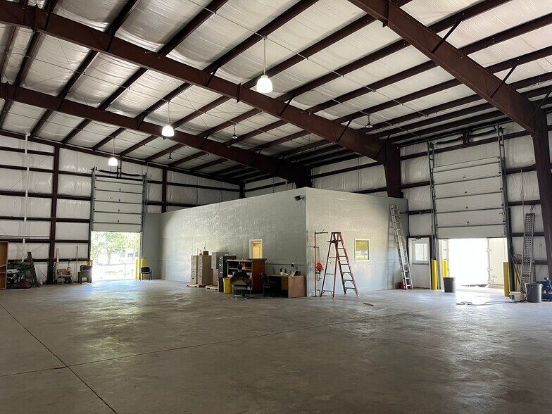 More Photos Of 2400 W Herman St, Pensacola Warehouse For Sale