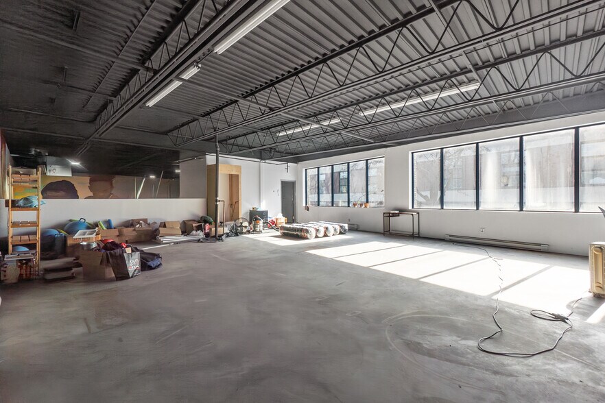 More Photos Of 403-409 Rue Saint-Roch, Montréal Warehouse For Sale