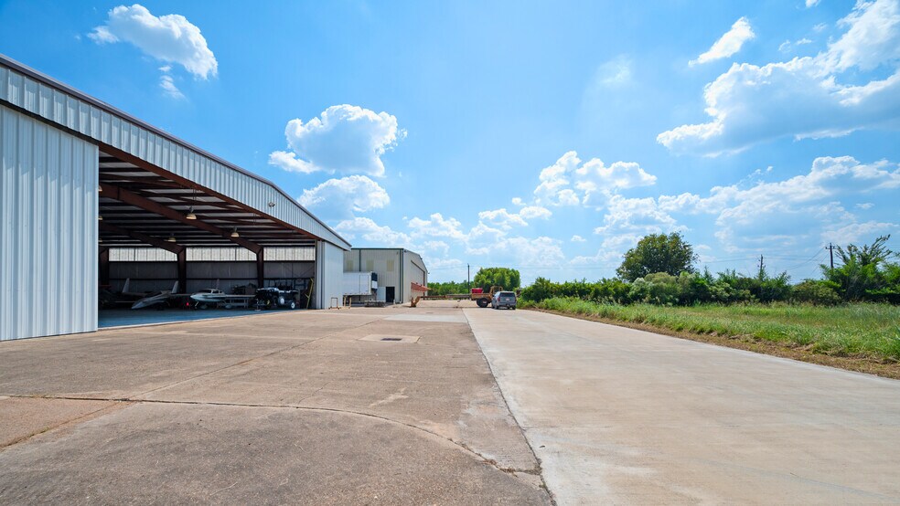 More Photos Of 5519 W Arcola Airport, Arcola Airplane Hangar For Sale