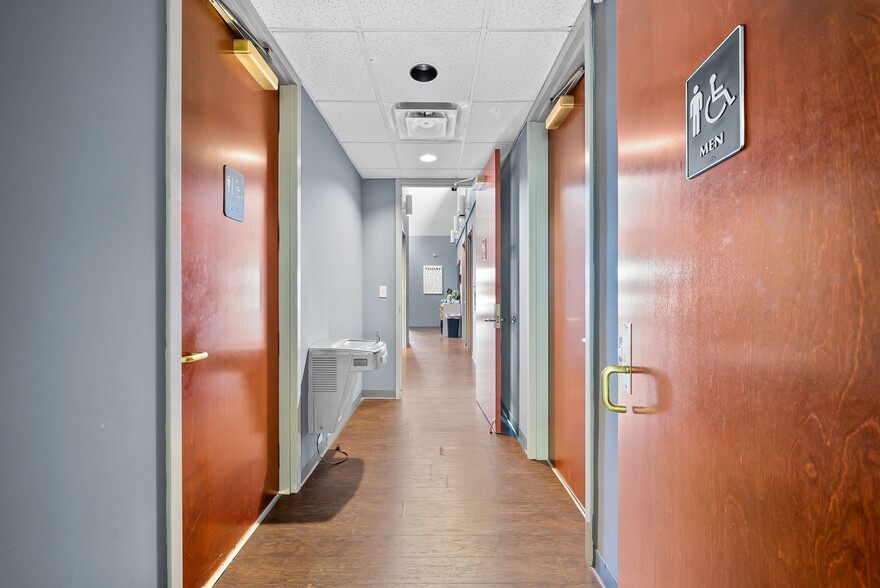 More Photos Of 112 Center Ct, Clarksville Office Residential For Sale