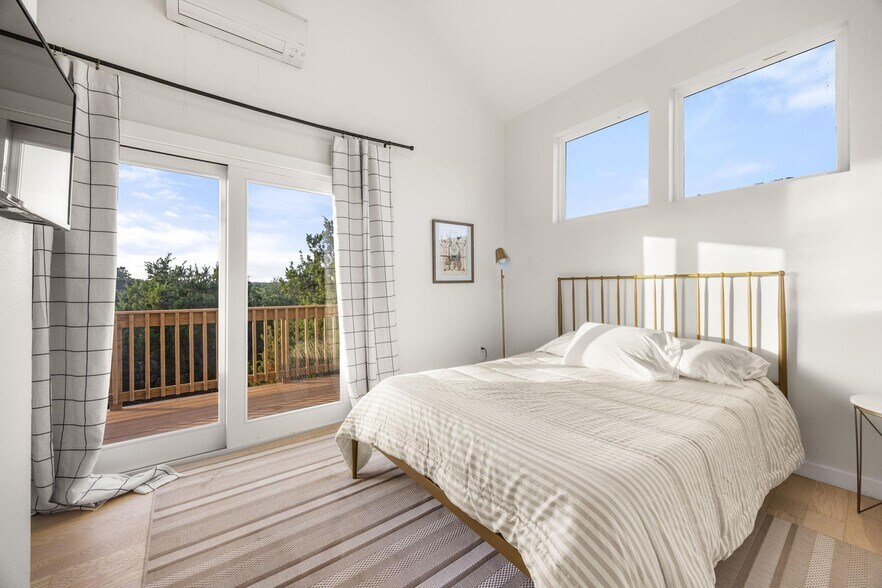 More Photos Of 5460 FM 2325, Wimberley Hotel For Sale