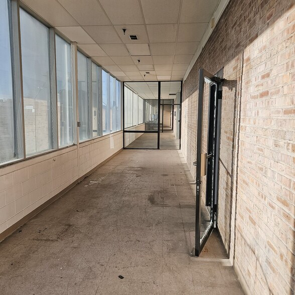 More Photos Of 350 Center St, Grayslake Warehouse For Sale