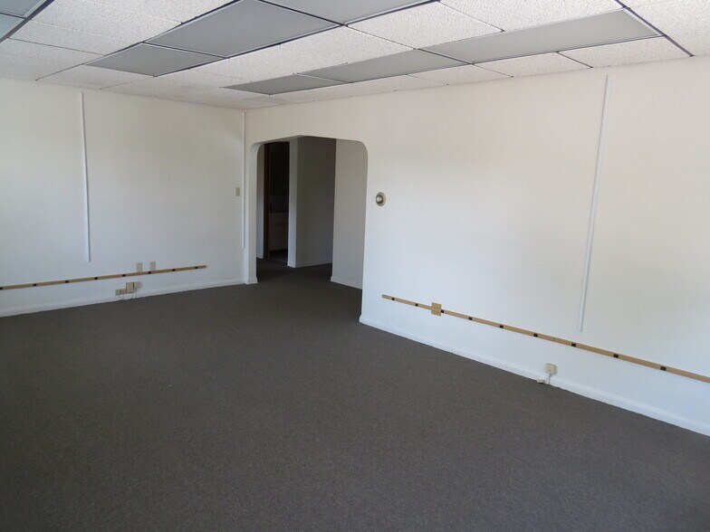 More Photos Of 5908 Columbia Ave, Hammond Office For Lease