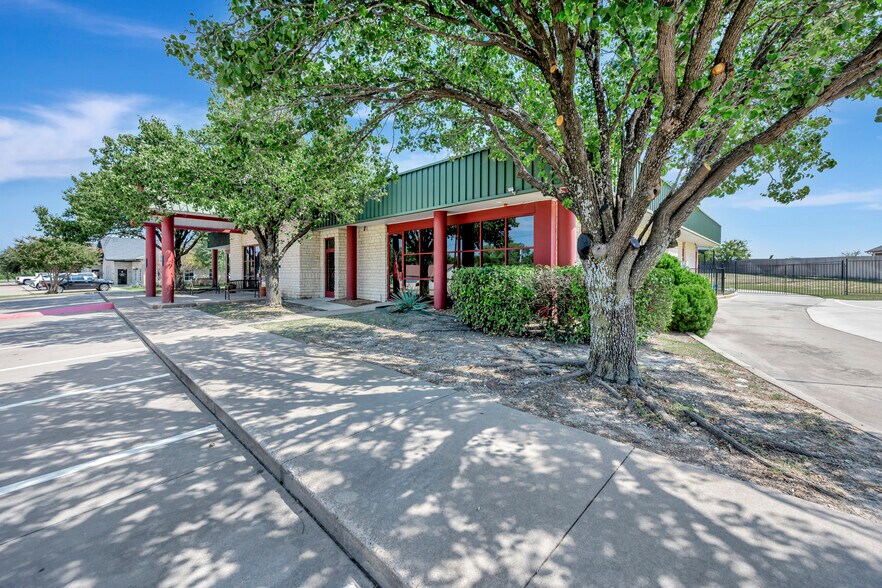 More Photos Of 132 El Chico Trl, Willow Park Medical For Lease