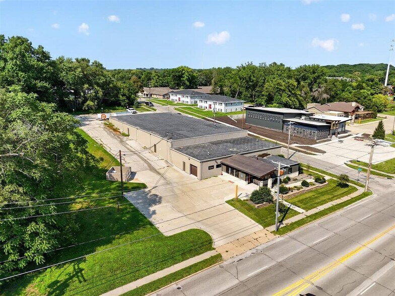 More Photos Of 2401 Hickman Rd, Des Moines Warehouse For Sale