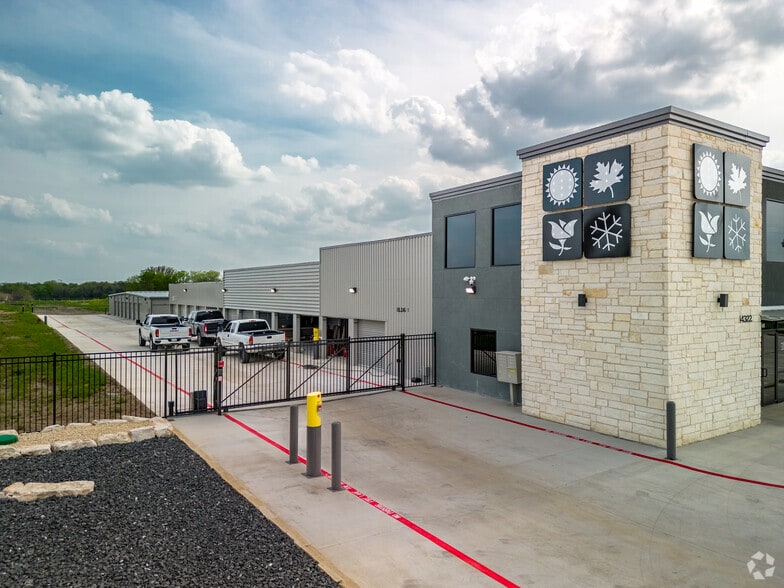 More Photos Of 14322 IH 10 E, Converse Self Storage For Lease