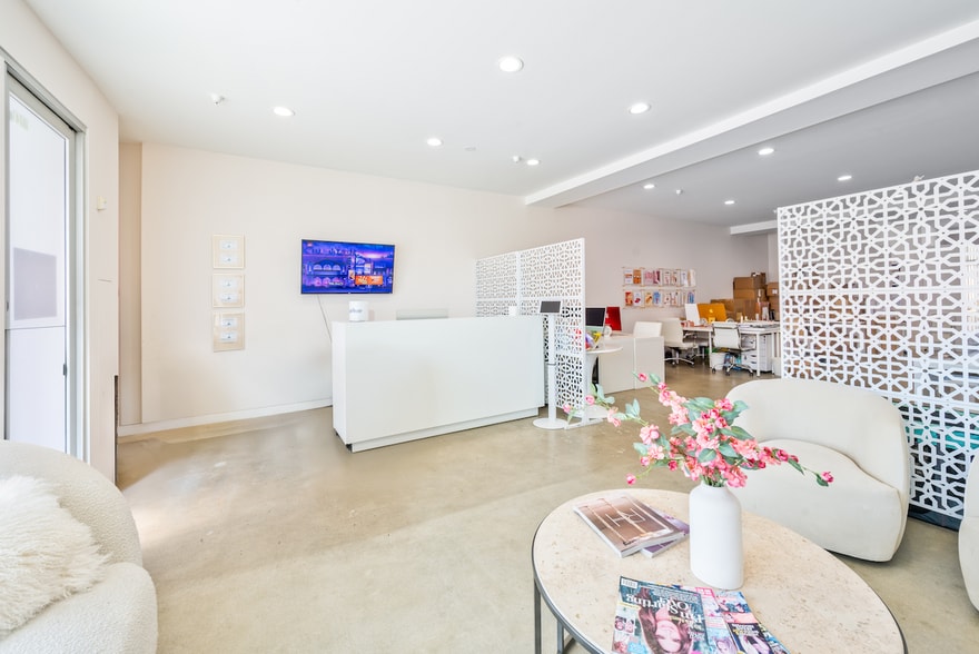 More Photos Of 11741 W Pico Blvd, Los Angeles Loft Creative Space For Lease