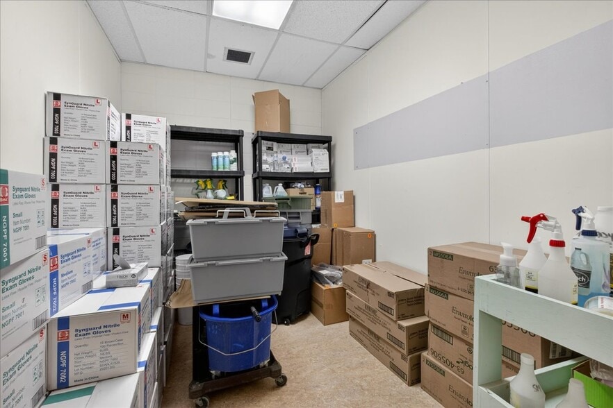 More Photos Of 11831 123 St NW, Edmonton Office For Sale