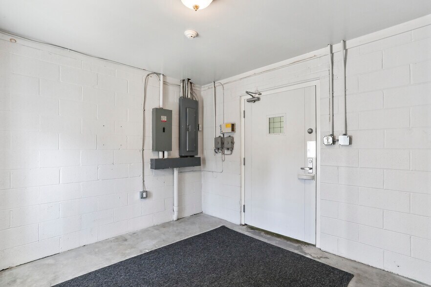 More Photos Of 103 W Main St, Hedgesville Office For Lease