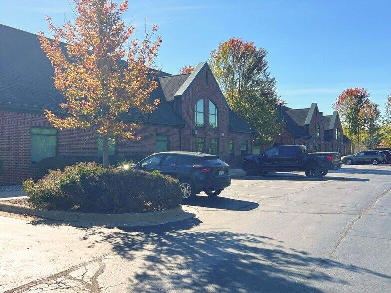 More Photos Of 1301-1307 S Main St, Chelsea Office For Sale