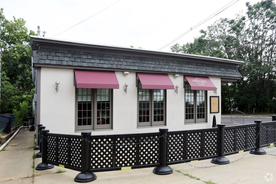 More Photos Of 34 W Merchant St, Audubon Restaurant For Sale