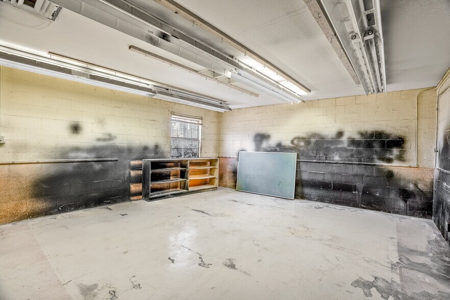 More Photos Of 20 Arroyo Cuyamungue Rd, Santa Fe Warehouse For Sale