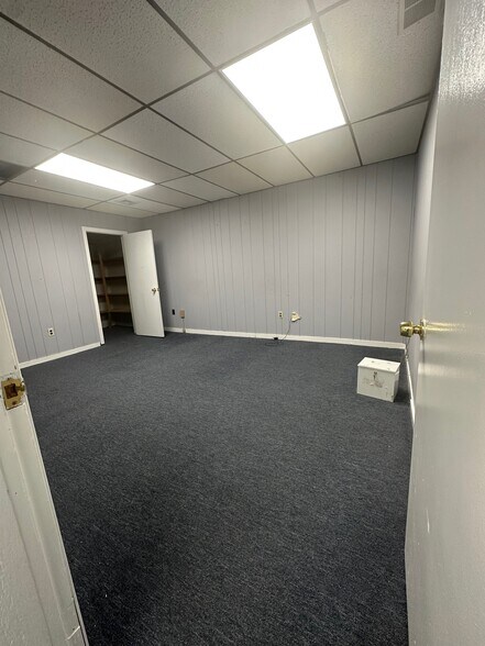 More Photos Of 1804 Oak Tree Rd, Edison Medical For Lease