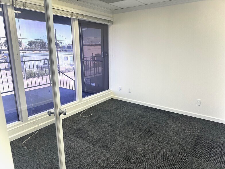More Photos Of 961 N Emerald Ave, Modesto Showroom For Lease