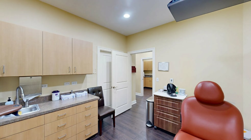 More Photos Of 447 Naubuc Ave, Glastonbury Office For Sale