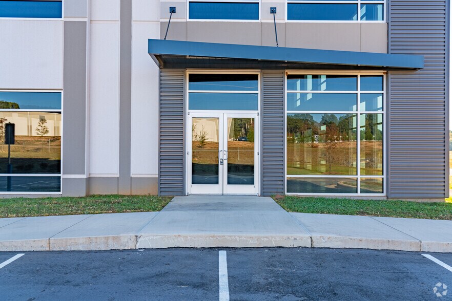 More Photos Of 6000 Enterprise Park Dr, Sanford Distribution For Lease