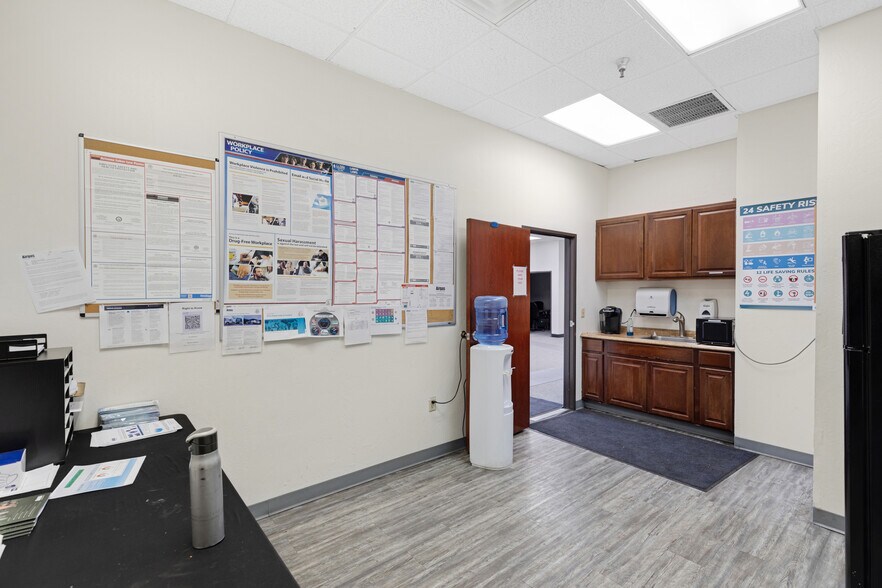 More Photos Of 2465 S Industrial Park Ave, Tempe Warehouse For Lease