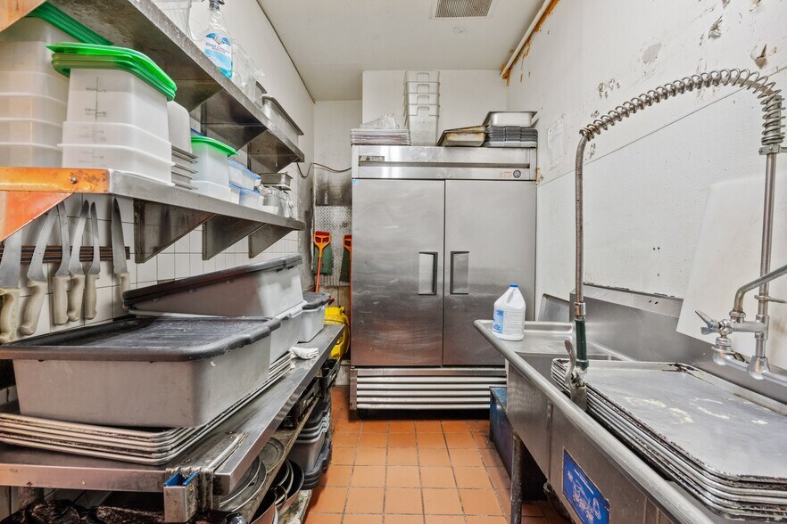More Photos Of 2210 S El Camino Real, San Mateo Storefront For Sale