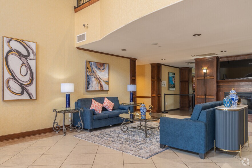 More Photos Of 9120 Airport Blvd, Houston Hotel For Sale