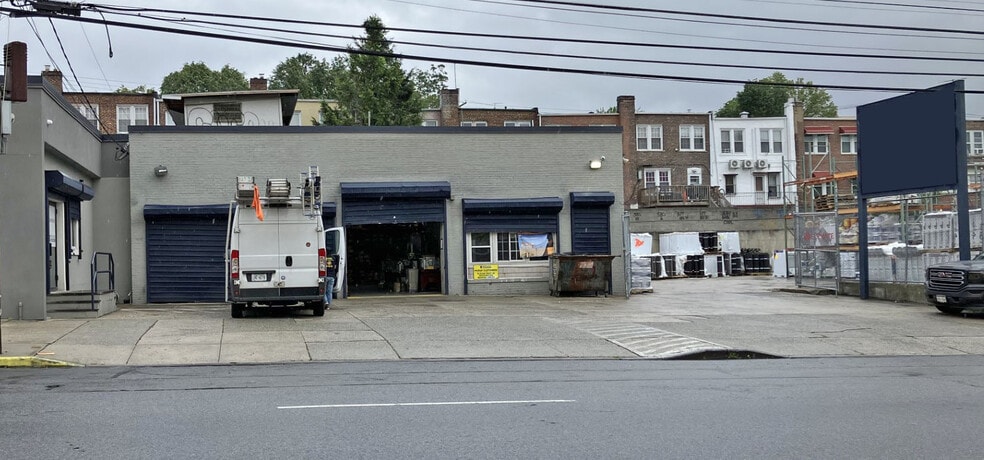 Primary Photo Of 4332-4342 Bronx Blvd, Bronx Warehouse For Lease
