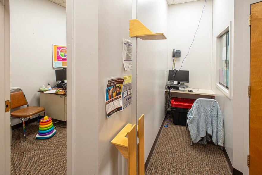 More Photos Of 15 Straw Ave, Northampton Office For Lease