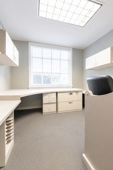 More Photos Of 3112 Jackson St, Alexandria Office For Sale