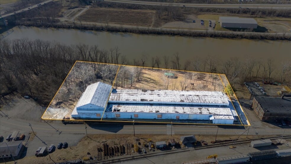 More Photos Of 828 Depot St, Parkersburg Warehouse For Sale