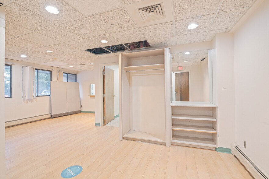 More Photos Of 101-105 Dutch Hill Rd, Orangeburg Office For Lease