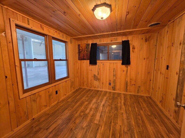 More Photos Of N12757 Rindahl Valley Rd, Osseo Warehouse For Lease