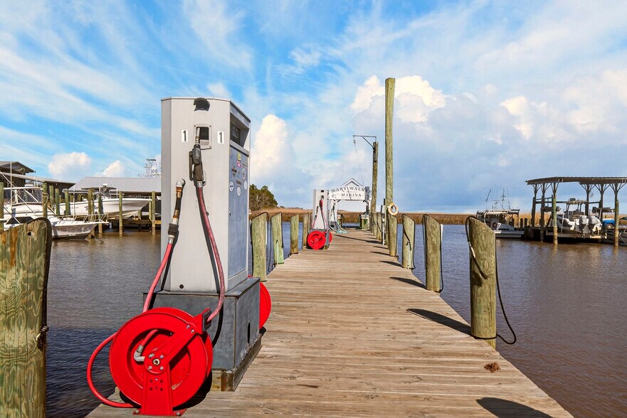 More Photos Of 3308 Mary Walker Dr, Gautier Marina For Sale