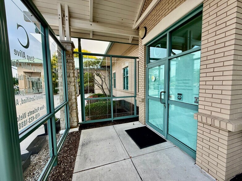 More Photos Of 1725 Western Ave, Findlay Medical For Sale