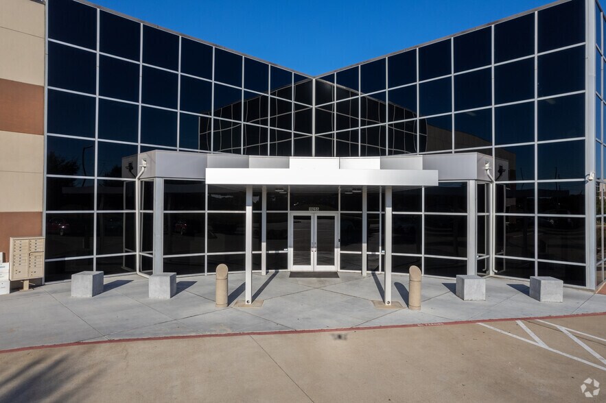 More Photos Of 19002 Park Row, Houston Medical For Lease