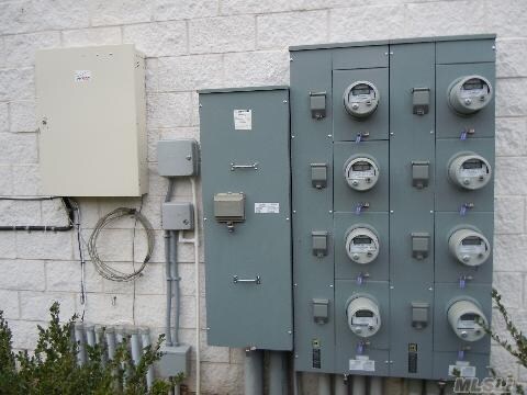 More Photos Of 1600 N Ocean Ave, Holtsville Warehouse For Lease