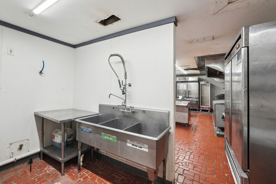 More Photos Of 100 Covered Bridge Rd, Euharlee Restaurant For Sale