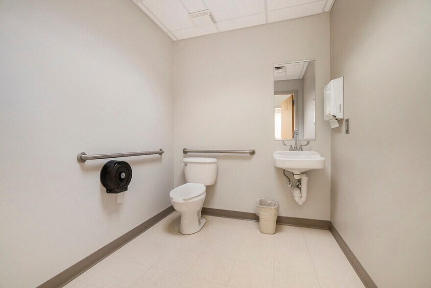 More Photos Of 11600 Atlantis Pl, Alpharetta Medical For Sale