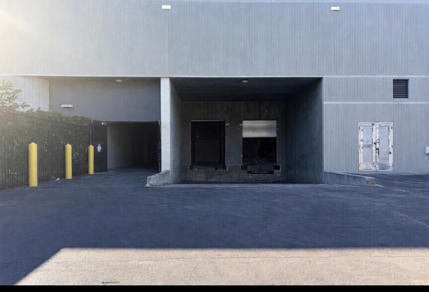 More Photos Of 6000 Park of Commerce Blvd, Boca Raton Distribution For Lease