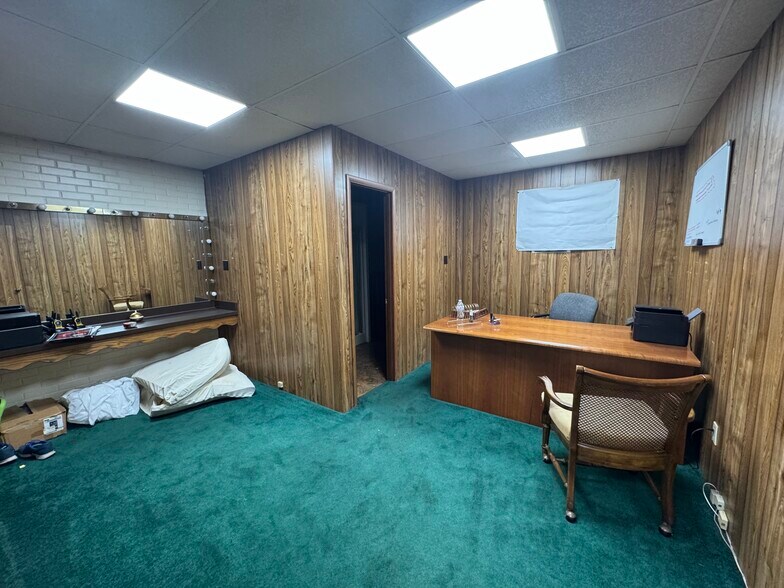 More Photos Of 10408 State Highway 64 E, Tyler Theater Concert Hall For Sale