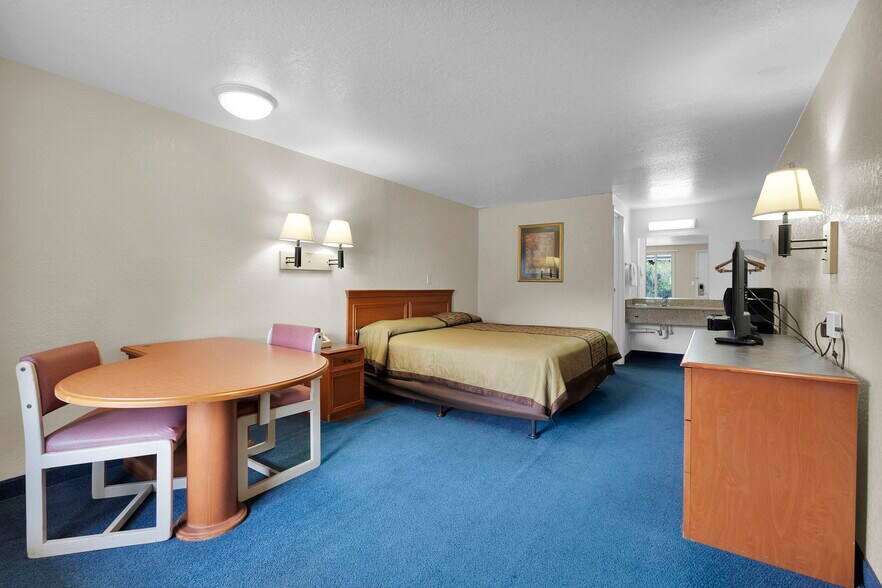 More Photos Of 8285 Dix Ellis Trl, Jacksonville Hotel For Sale