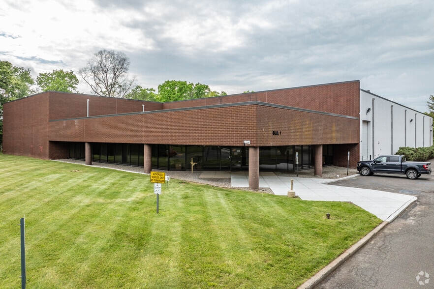 More Photos Of 120 Clyde Rd, Somerset Warehouse For Lease