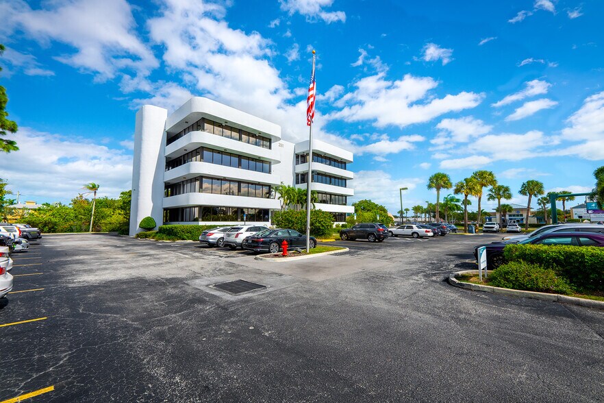 More Photos Of 2081 SE Ocean Blvd, Stuart Office For Sale