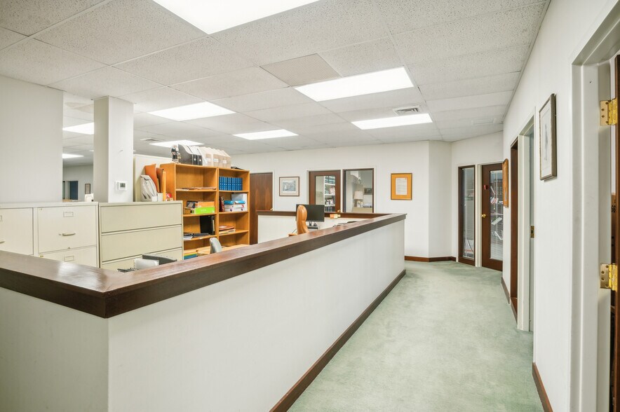 More Photos Of 111 Simsbury Rd, Avon Medical For Lease