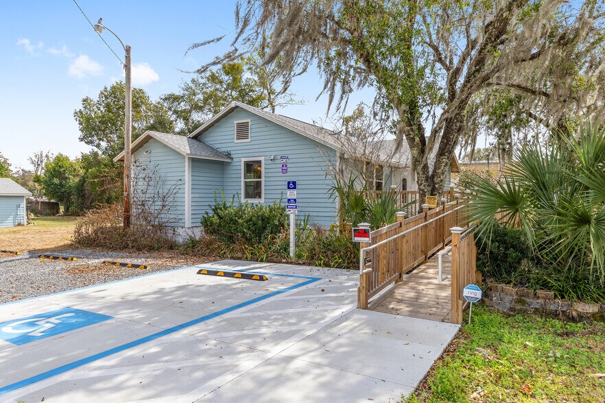 More Photos Of 1703 NE 8th Rd, Ocala Specialty For Sale