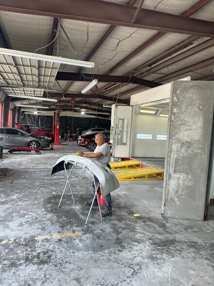 More Photos Of 2525 Westhollow Dr, Houston Auto Repair For Sale